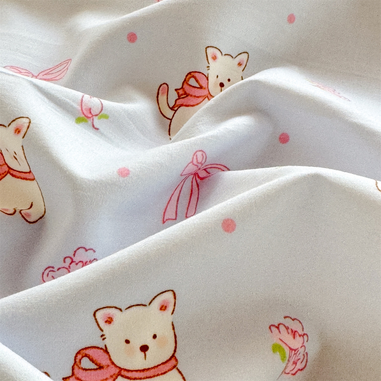 91家纺网 家纺一手货源 找家纺 经年 2026新款学生季上下铺韩版花边水洗云朵棉学生宿舍三件套四件套 蝴蝶结小狗