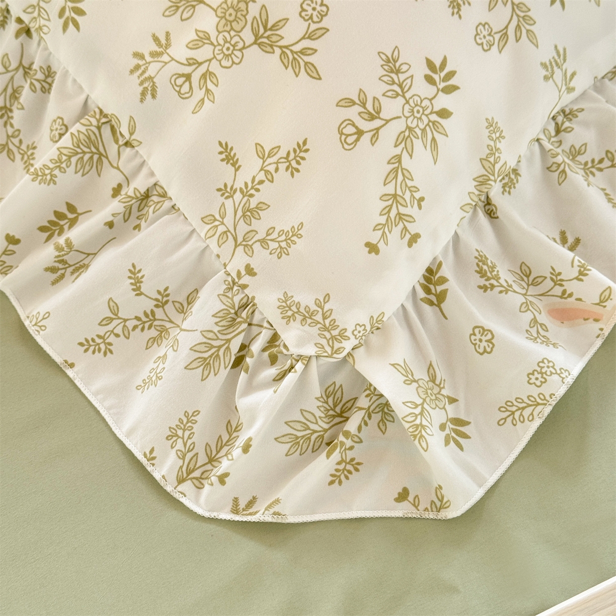 91家纺网 家纺一手货源 找家纺 经年 2026新款学生季上下铺韩版花边水洗云朵棉学生宿舍三件套四件套 森林兔绿