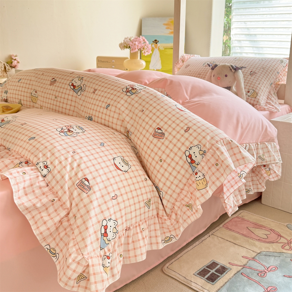 91家纺网 家纺一手货源 找家纺 经年 2026新款学生季上下铺韩版花边水洗云朵棉学生宿舍三件套四件套 粉格小猫