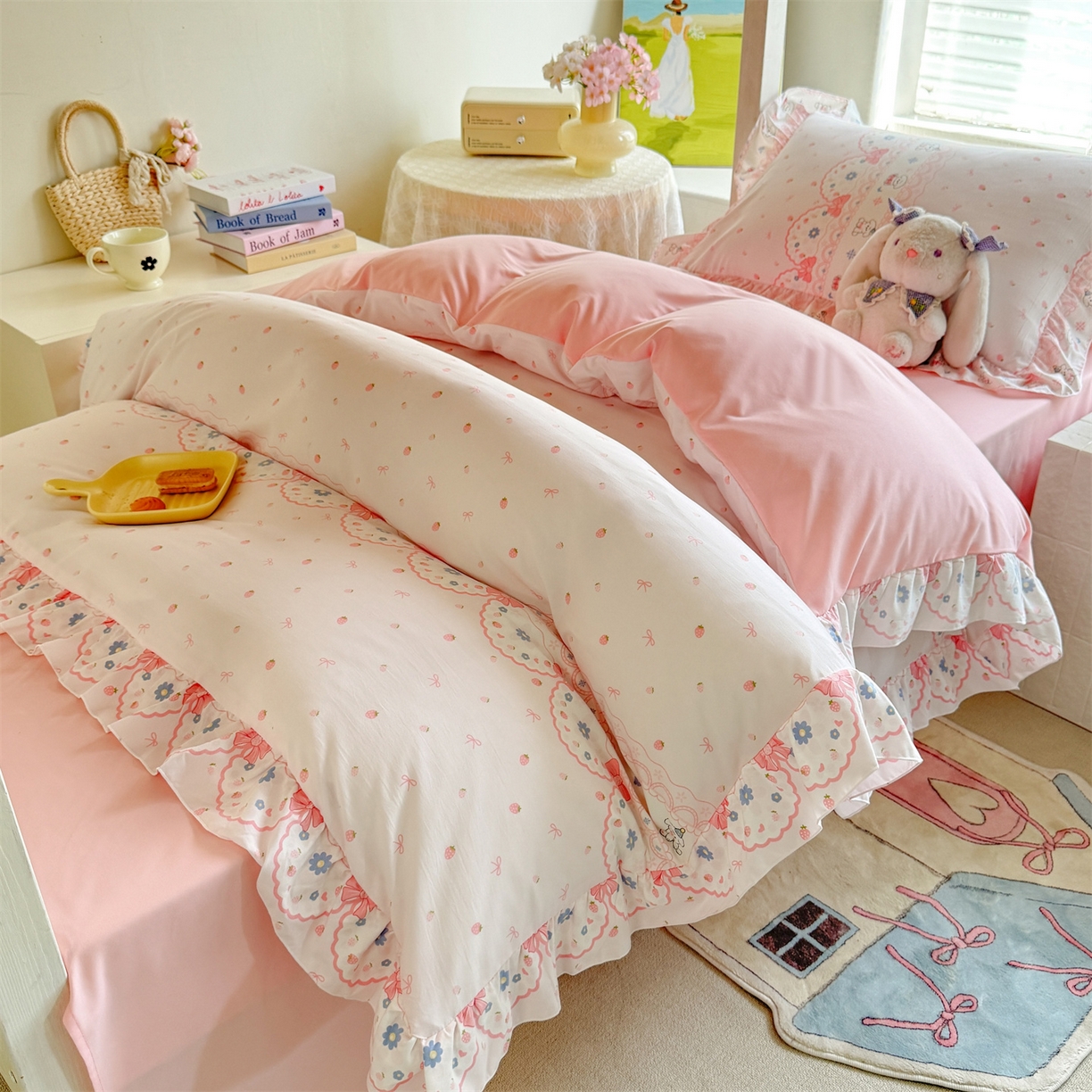 91家纺网 家纺一手货源 找家纺 经年 2026新款学生季上下铺韩版花边水洗云朵棉学生宿舍三件套四件套 布丁狗粉