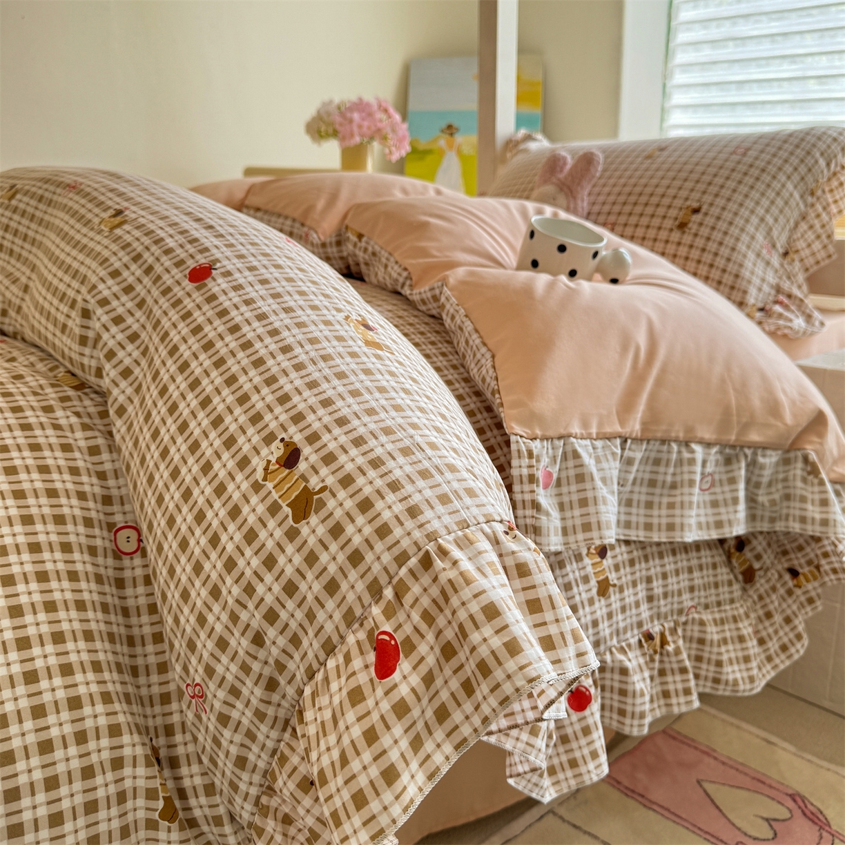 91家纺网 家纺一手货源 找家纺 经年 2026新款学生季上下铺韩版花边水洗云朵棉学生宿舍三件套四件套 美拉腊肠狗