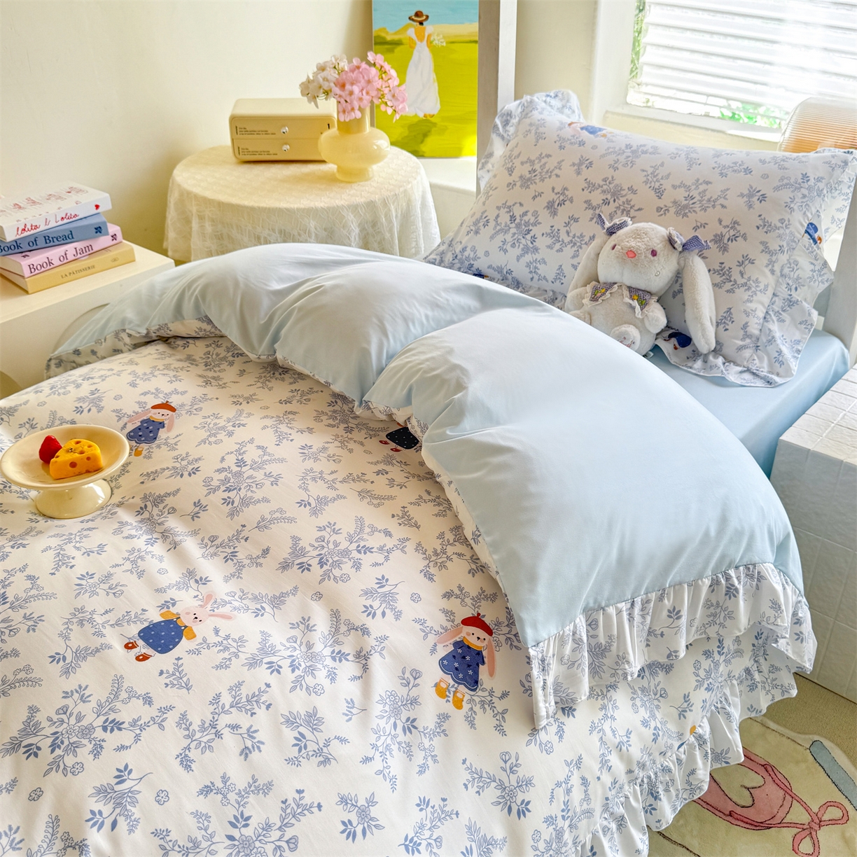 91家纺网 家纺一手货源 找家纺 经年 2026新款学生季上下铺韩版花边水洗云朵棉学生宿舍三件套四件套 森林兔蓝