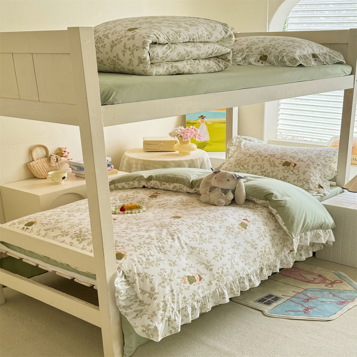 91家纺网 家纺一手货源 找家纺 经年 2026新款学生季上下铺韩版花边水洗云朵棉学生宿舍三件套四件套 森林兔绿