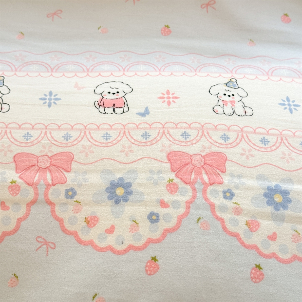 91家纺网 家纺一手货源 找家纺 经年 2026新款学生季上下铺韩版花边水洗云朵棉学生宿舍三件套四件套 布丁狗蓝