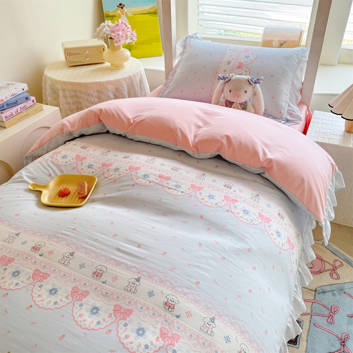 91家纺网 家纺一手货源 找家纺 经年 2026新款学生季上下铺韩版花边水洗云朵棉学生宿舍三件套四件套 布丁狗蓝
