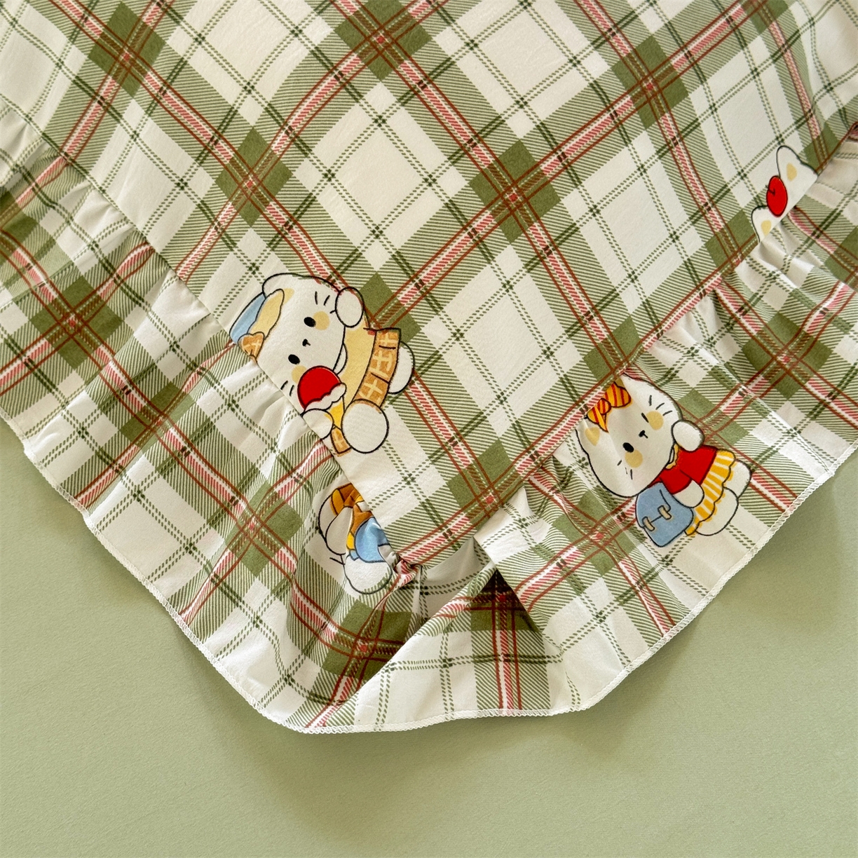 91家纺网 家纺一手货源 找家纺 经年 2026新款学生季上下铺韩版花边水洗云朵棉学生宿舍三件套四件套 复古K猫绿