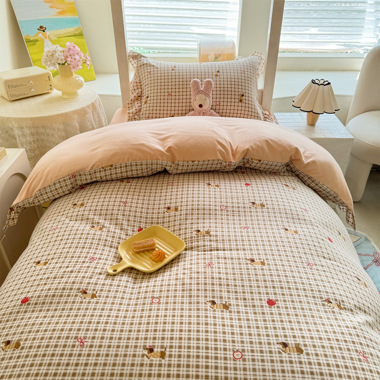 91家纺网 家纺一手货源 找家纺 经年 2026新款学生季上下铺韩版花边水洗云朵棉学生宿舍三件套四件套 美拉腊肠狗