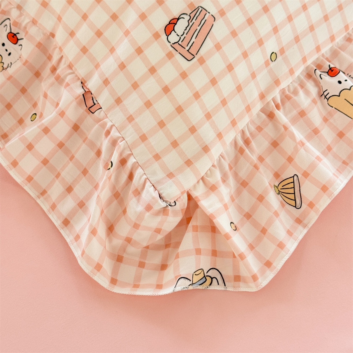 91家纺网 家纺一手货源 找家纺 经年 2026新款学生季上下铺韩版花边水洗云朵棉学生宿舍三件套四件套 粉格小猫