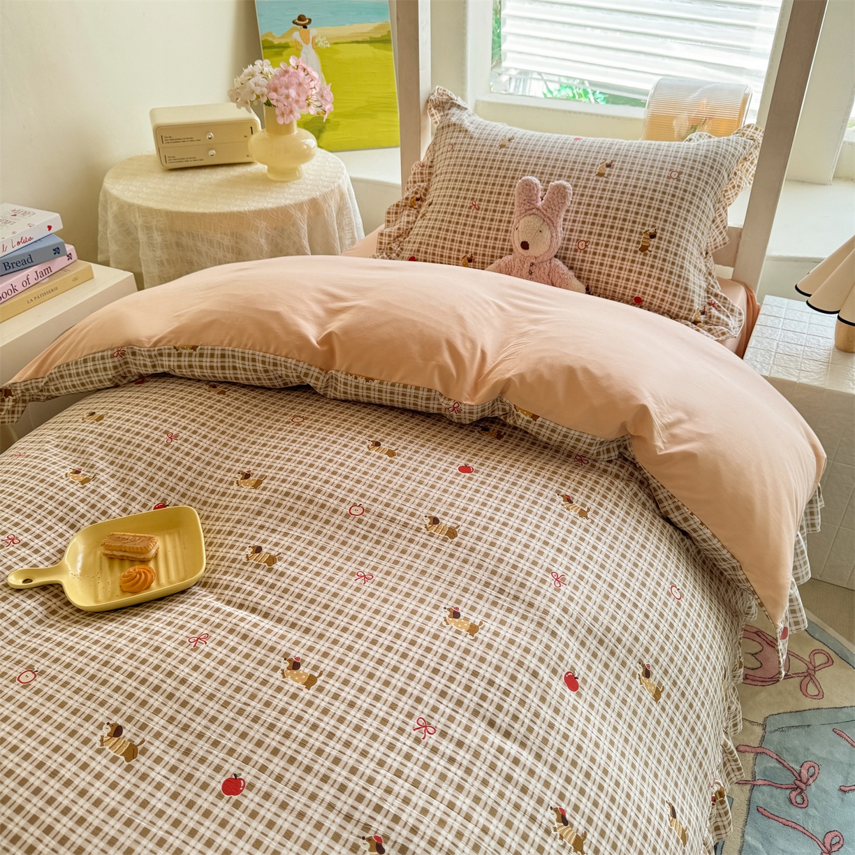 91家纺网 家纺一手货源 找家纺 经年 2026新款学生季上下铺韩版花边水洗云朵棉学生宿舍三件套四件套 美拉腊肠狗