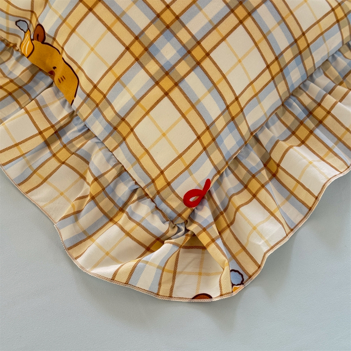 91家纺网 家纺一手货源 找家纺 经年 2026新款学生季上下铺韩版花边水洗云朵棉学生宿舍三件套四件套 卡皮吧啦