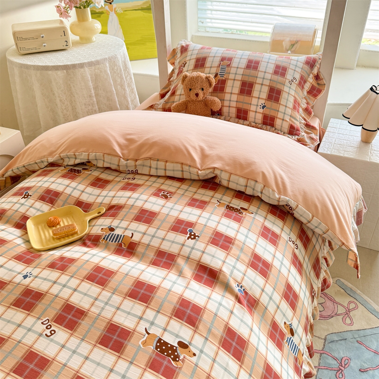 91家纺网 家纺一手货源 找家纺 经年 2026新款学生季上下铺韩版花边水洗云朵棉学生宿舍三件套四件套 苏兰咖格狗