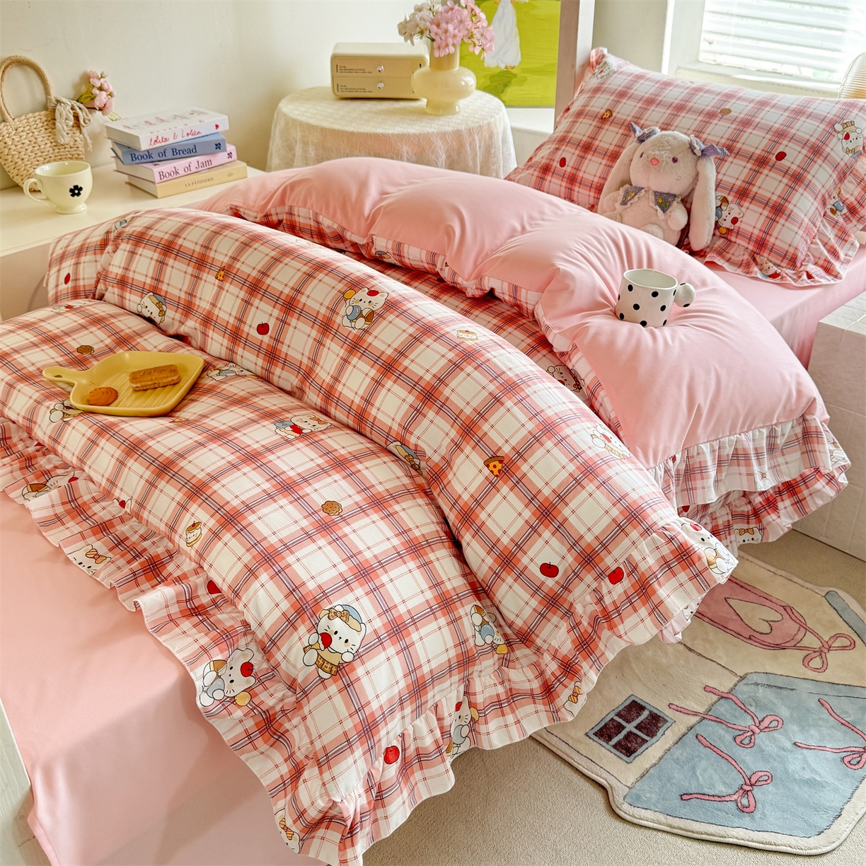 91家纺网 家纺一手货源 找家纺 经年 2026新款学生季上下铺韩版花边水洗云朵棉学生宿舍三件套四件套 复古K猫粉