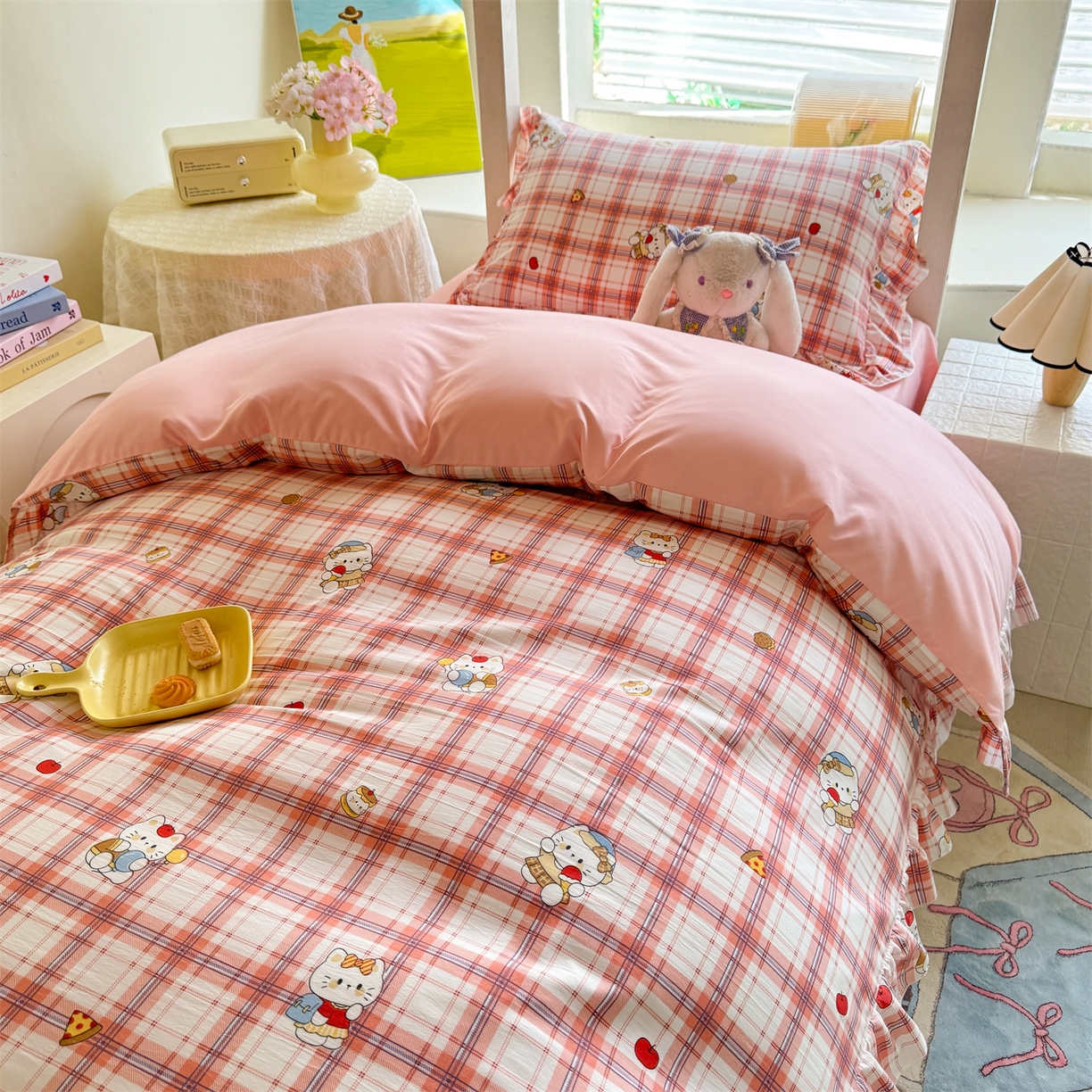 91家纺网 家纺一手货源 找家纺 经年 2026新款学生季上下铺韩版花边水洗云朵棉学生宿舍三件套四件套 复古K猫粉