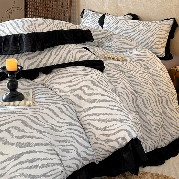 91家纺网 家纺一手货源 找家纺 宅家居 2026新款A类轻法式复古赫本风印花纯棉有氧双层纱花边斑马纹黑色韩式花边四件套 斑马纹-灰色