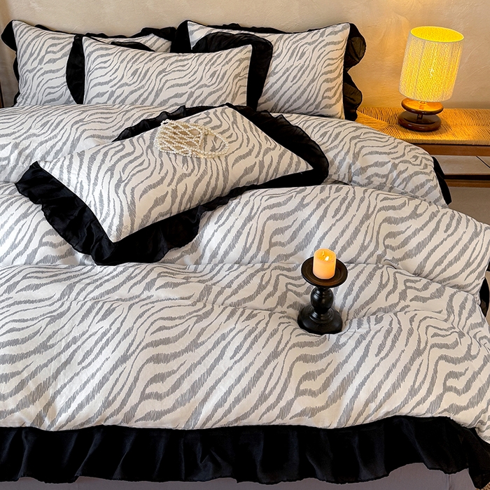 91家纺网 家纺一手货源 找家纺 宅家居 2026新款A类轻法式复古赫本风印花纯棉有氧双层纱花边斑马纹黑色韩式花边四件套 斑马纹-灰色