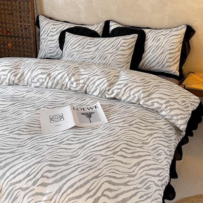 91家纺网 家纺一手货源 找家纺 宅家居 2026新款A类轻法式复古赫本风印花纯棉有氧双层纱花边斑马纹黑色韩式花边四件套 斑马纹-灰色