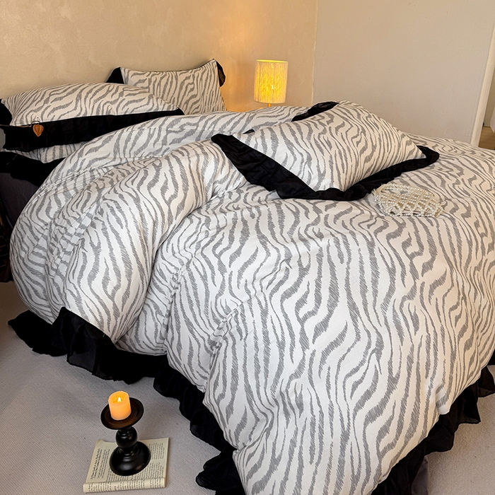 91家纺网 家纺一手货源 找家纺 宅家居 2026新款A类轻法式复古赫本风印花纯棉有氧双层纱花边斑马纹黑色韩式花边四件套 斑马纹-灰色