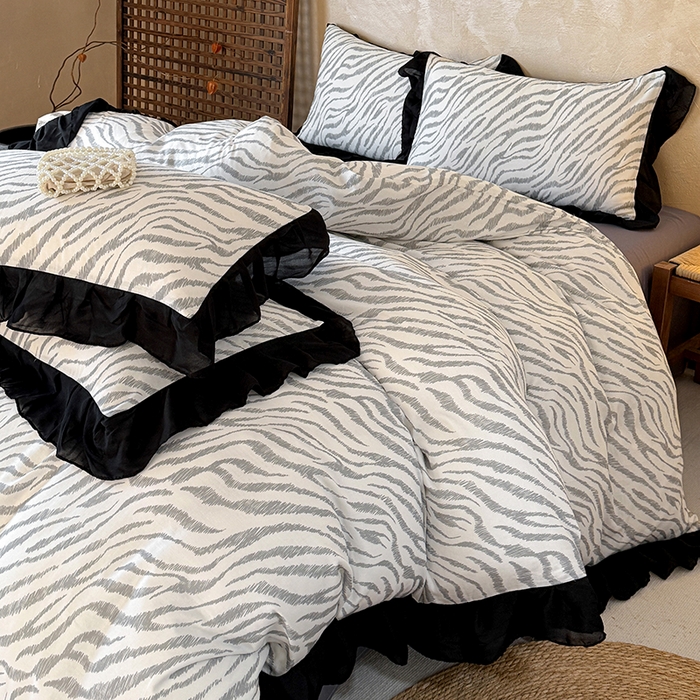 91家纺网 家纺一手货源 找家纺 宅家居 2026新款A类轻法式复古赫本风印花纯棉有氧双层纱花边斑马纹黑色韩式花边四件套 斑马纹-灰色