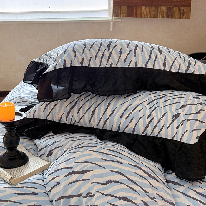 91家纺网 家纺一手货源 找家纺 宅家居 2026新款A类轻法式复古赫本风印花纯棉有氧双层纱花边斑马纹黑色韩式花边四件套 斑马纹-蓝色