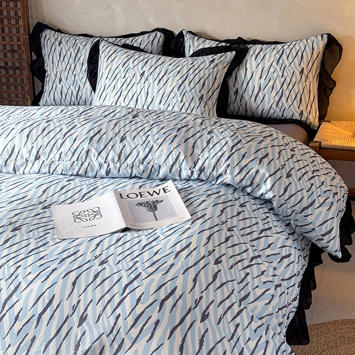 91家纺网 家纺一手货源 找家纺 宅家居 2026新款A类轻法式复古赫本风印花纯棉有氧双层纱花边斑马纹黑色韩式花边四件套 斑马纹-蓝色