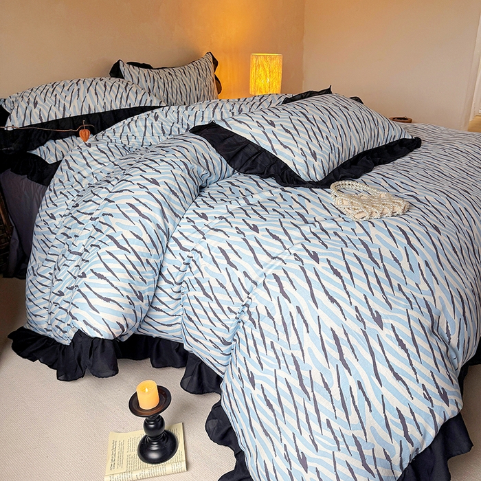 91家纺网 家纺一手货源 找家纺 宅家居 2026新款A类轻法式复古赫本风印花纯棉有氧双层纱花边斑马纹黑色韩式花边四件套 斑马纹-蓝色