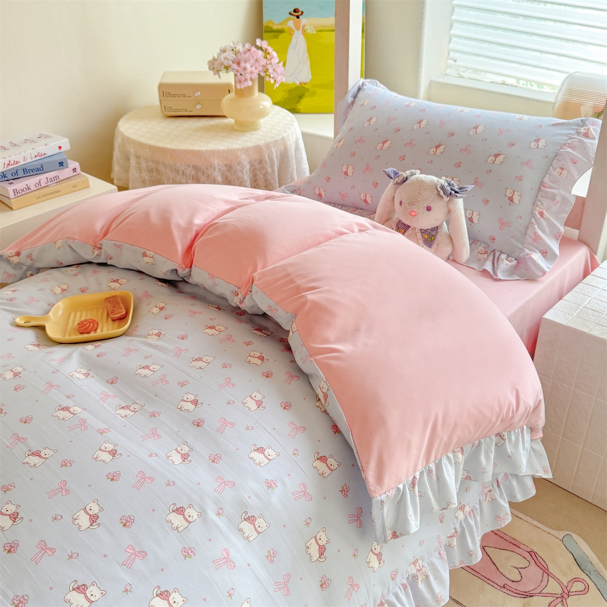 91家纺网 家纺一手货源 找家纺 经年 2026新款学生季上下铺韩版花边水洗云朵棉学生宿舍三件套四件套 蝴蝶结小狗