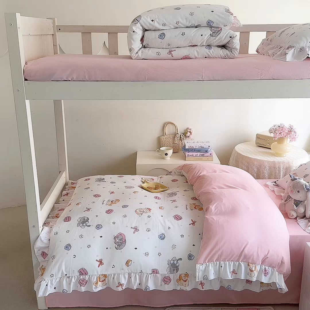 91家纺网 家纺一手货源 找家纺 经年 2026新款学生季上下铺韩版花边水洗云朵棉学生宿舍三件套四件套 可爱修狗