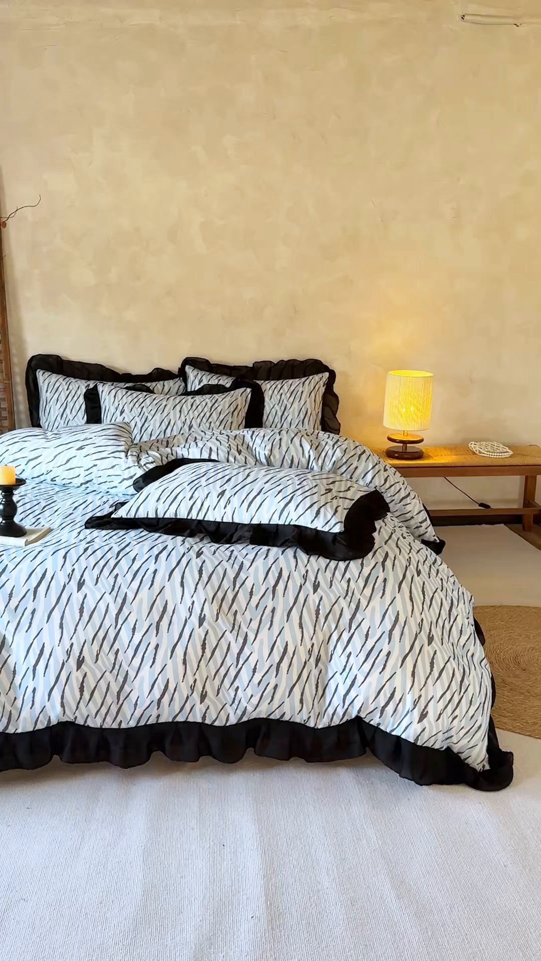 91家纺网 家纺一手货源 找家纺 宅家居 2026新款A类轻法式复古赫本风印花纯棉有氧双层纱花边斑马纹黑色韩式花边四件套 斑马纹-蓝色