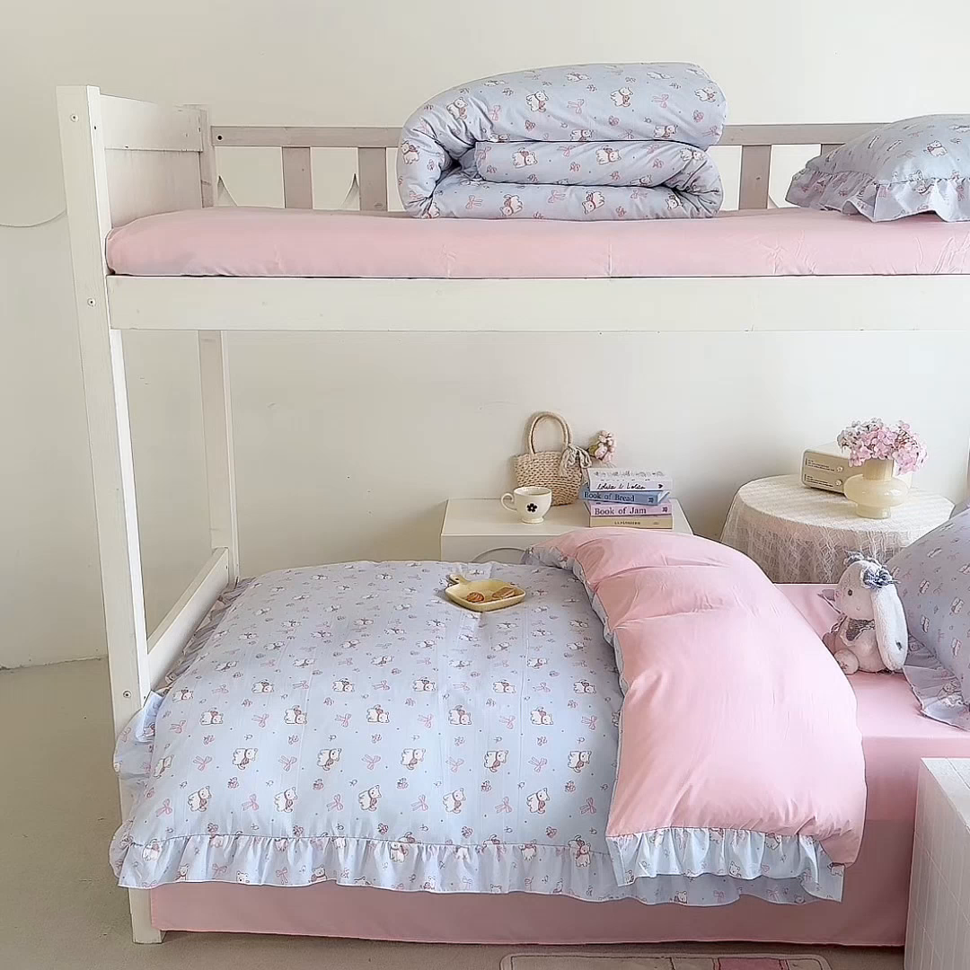 91家纺网 家纺一手货源 找家纺 经年 2026新款学生季上下铺韩版花边水洗云朵棉学生宿舍三件套四件套 蝴蝶结小狗