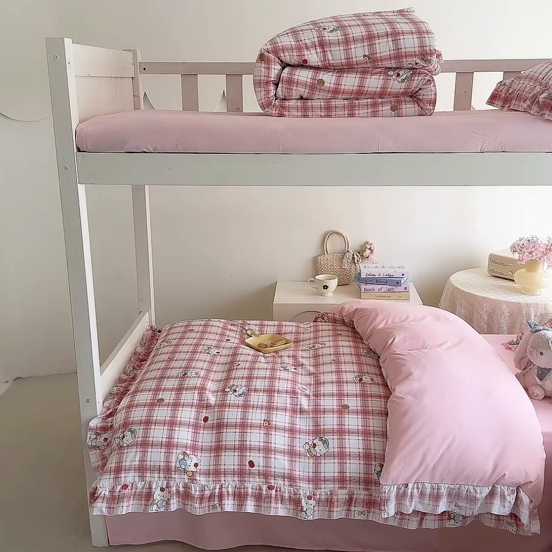 91家纺网 家纺一手货源 找家纺 经年 2026新款学生季上下铺韩版花边水洗云朵棉学生宿舍三件套四件套 复古K猫粉