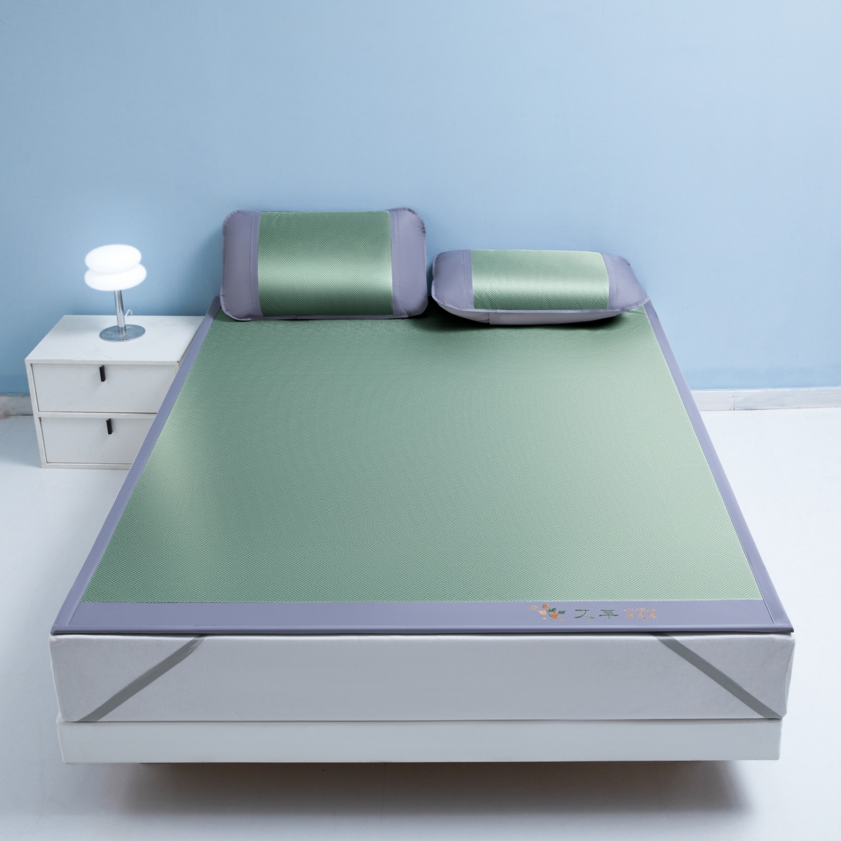 91家纺网 家纺一手货源 找家纺 眠多宝（绒多宝） 2026新款可机洗水洗艾草凉感冰丝高精密碳光软席饼干花三件套 松柏绿