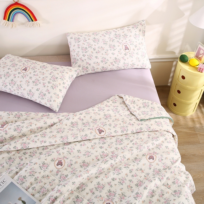 91家纺网 家纺一手货源 找家纺 米萝家居 2026新款100%棉花夏被四件套双层纱花边夏凉被空调被被子被芯直播 花团小熊