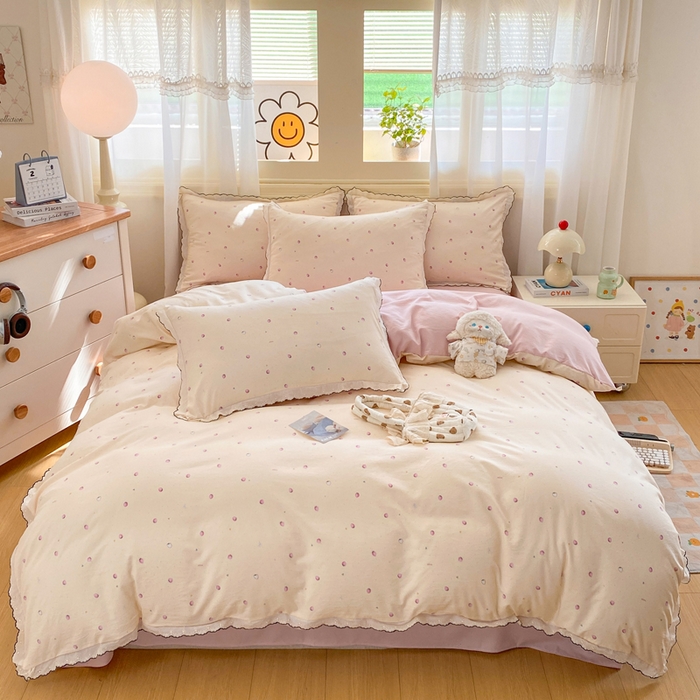 91家纺网 家纺一手货源 找家纺 豫见家纺 2026新款A类仿棉云感纱花边四件套 草莓多多