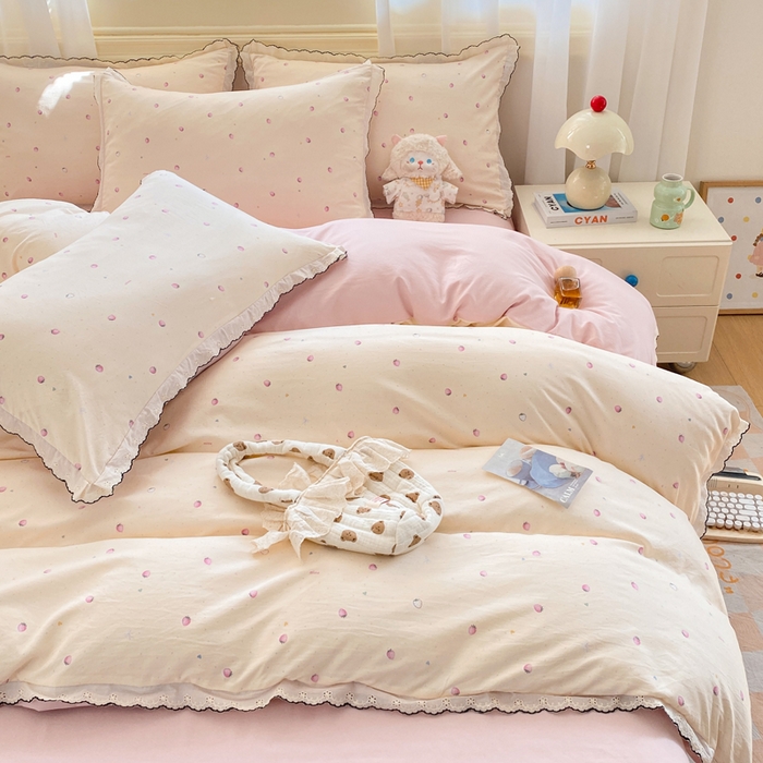 91家纺网 家纺一手货源 找家纺 豫见家纺 2026新款A类仿棉云感纱花边四件套 草莓多多