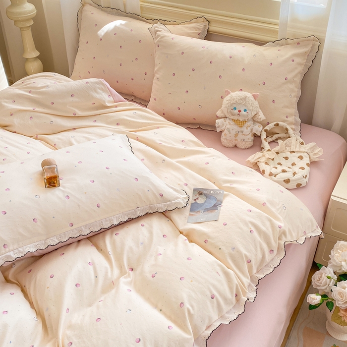 91家纺网 家纺一手货源 找家纺 豫见家纺 2026新款A类仿棉云感纱花边四件套 草莓多多