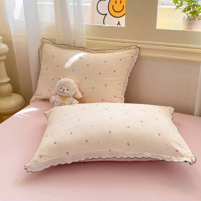 91家纺网 家纺一手货源 找家纺 豫见家纺 2026新款A类仿棉云感纱花边四件套 草莓多多