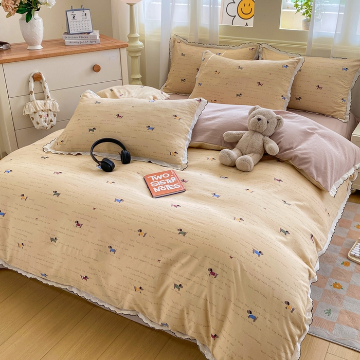 91家纺网 家纺一手货源 找家纺 豫见家纺 2026新款A类仿棉云感纱花边四件套 狗狗家族