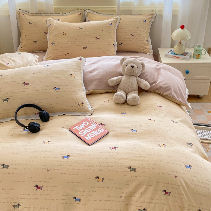 91家纺网 家纺一手货源 找家纺 豫见家纺 2026新款A类仿棉云感纱花边四件套 狗狗家族