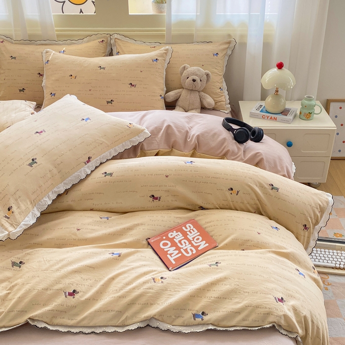 91家纺网 家纺一手货源 找家纺 豫见家纺 2026新款A类仿棉云感纱花边四件套 狗狗家族