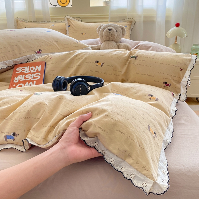 91家纺网 家纺一手货源 找家纺 豫见家纺 2026新款A类仿棉云感纱花边四件套 狗狗家族