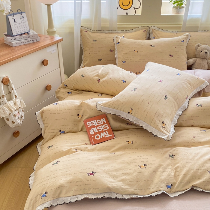 91家纺网 家纺一手货源 找家纺 豫见家纺 2026新款A类仿棉云感纱花边四件套 狗狗家族