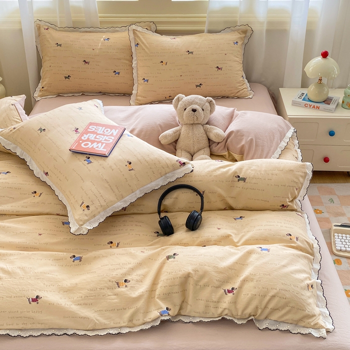 91家纺网 家纺一手货源 找家纺 豫见家纺 2026新款A类仿棉云感纱花边四件套 狗狗家族