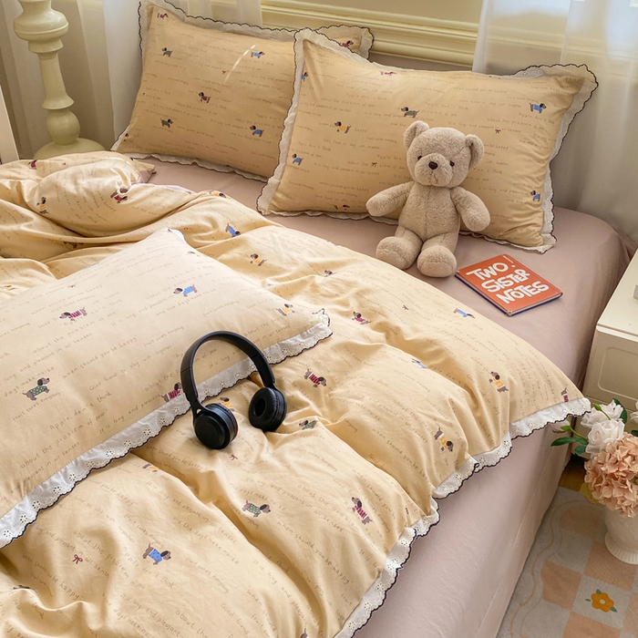 91家纺网 家纺一手货源 找家纺 豫见家纺 2026新款A类仿棉云感纱花边四件套 狗狗家族