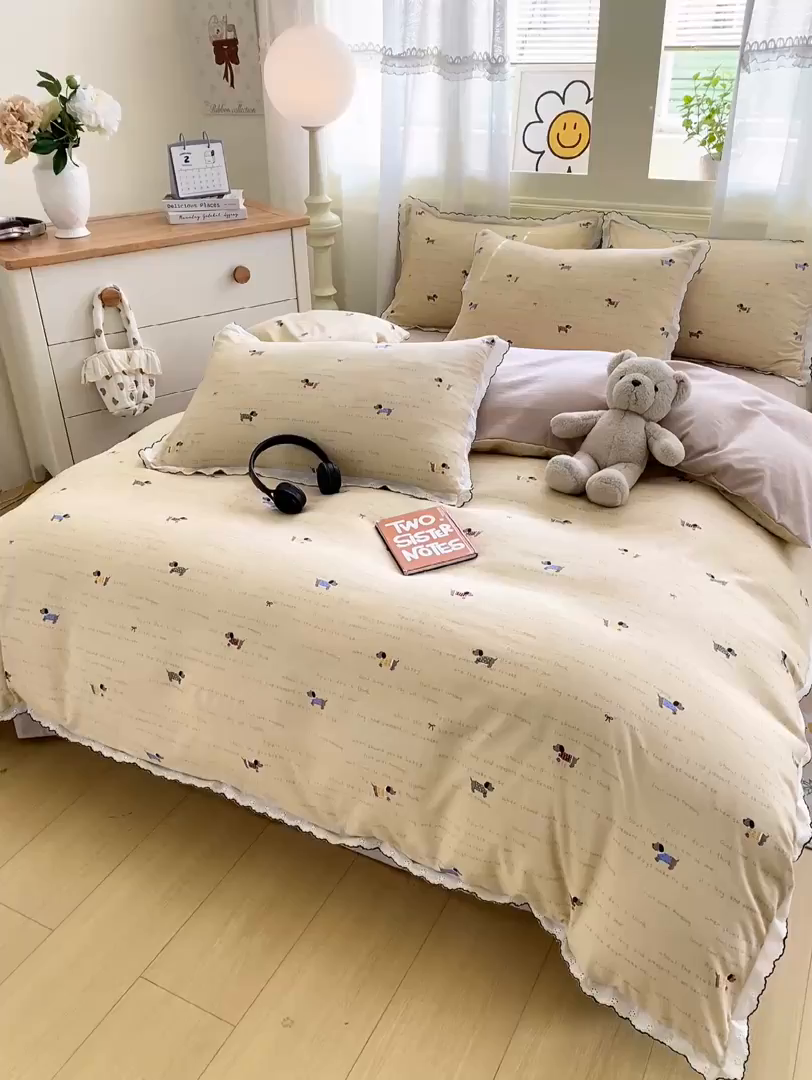 91家纺网 家纺一手货源 找家纺 豫见家纺 2026新款A类仿棉云感纱花边四件套 狗狗家族