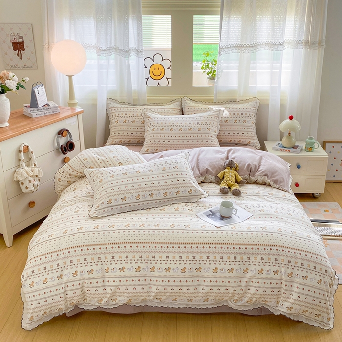 91家纺网 家纺一手货源 找家纺 豫见家纺 2026新款A类仿棉云感纱花边四件套 栗色木马纹