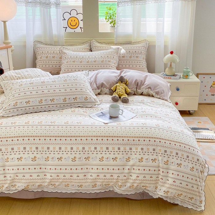 91家纺网 家纺一手货源 找家纺 豫见家纺 2026新款A类仿棉云感纱花边四件套 栗色木马纹