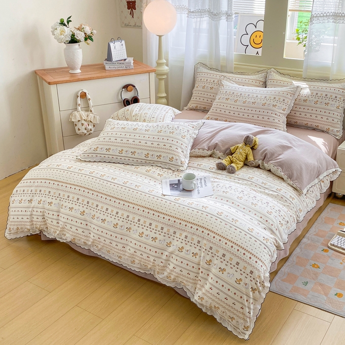 91家纺网 家纺一手货源 找家纺 豫见家纺 2026新款A类仿棉云感纱花边四件套 栗色木马纹