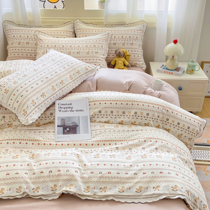 91家纺网 家纺一手货源 找家纺 豫见家纺 2026新款A类仿棉云感纱花边四件套 栗色木马纹