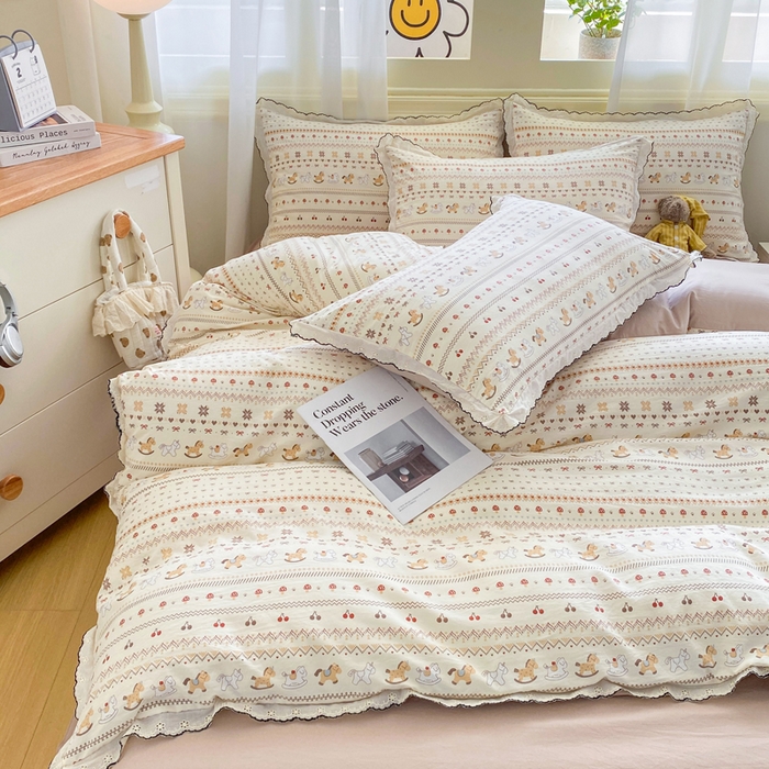 91家纺网 家纺一手货源 找家纺 豫见家纺 2026新款A类仿棉云感纱花边四件套 栗色木马纹