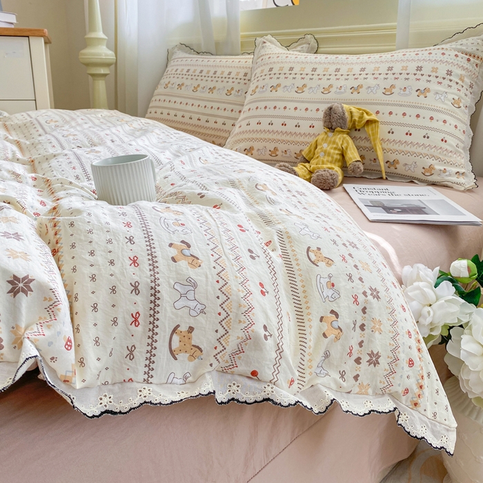 91家纺网 家纺一手货源 找家纺 豫见家纺 2026新款A类仿棉云感纱花边四件套 栗色木马纹